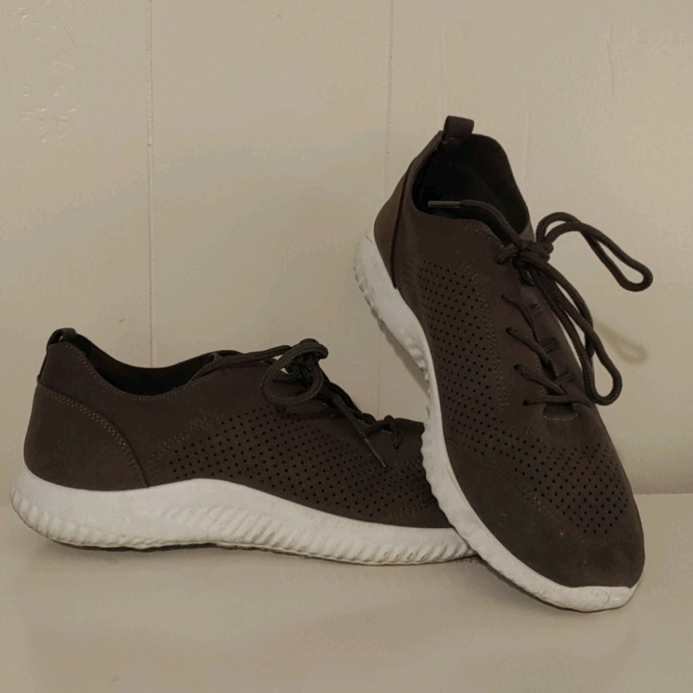 Tennis Shoes